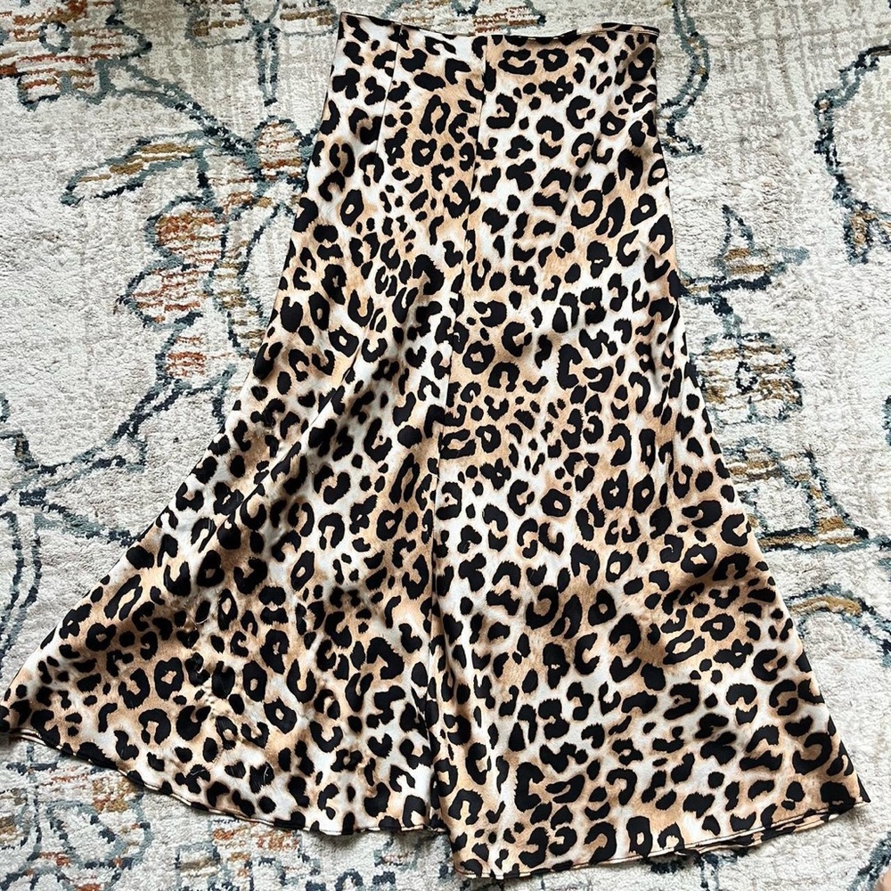Leopard print satin midi skirt